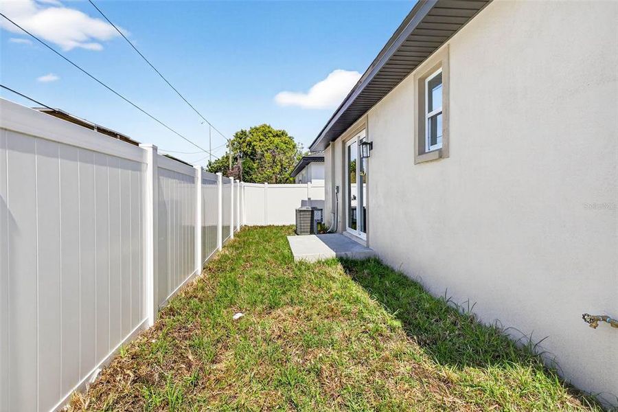 Exterior details and patio area of a home in , St. Petersburg (Image 26).