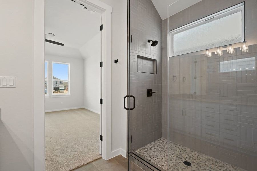 Spacious, unfurnished interior of a new home in Lariat, Liberty Hill (Image 41).