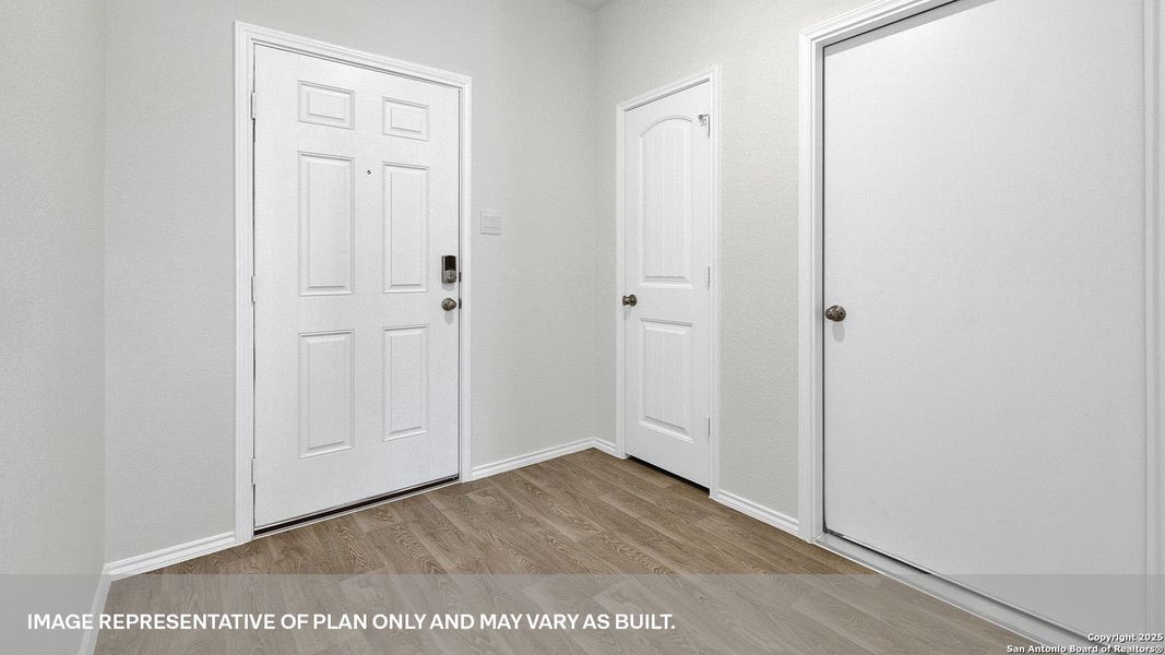 Spacious, unfurnished interior of a new home in Arroyo Ranch, Seguin (Image 23).