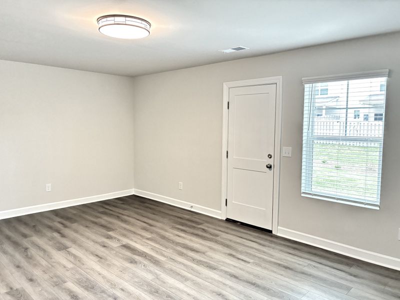 Spacious, unfurnished interior of a new home in Miller Park, Greenville (Image 12).