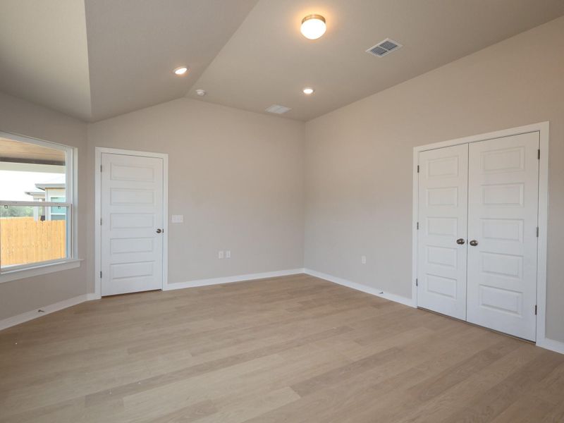 Spacious, unfurnished interior of a new home in Marble Creek Crossing, Austin (Image 8).