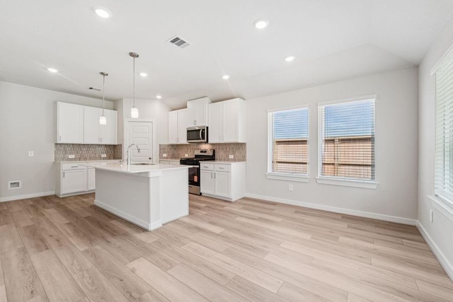 Furnished interior view inside a new home in Stewart's Ranch, Conroe (Image 4).