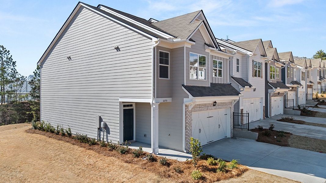 Exterior details and patio area of a home in Hughes Court, Dawsonville (Image 2).