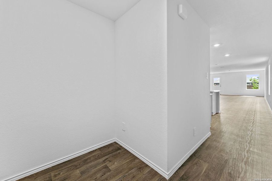 Spacious, unfurnished interior of a new home in Avenida, Converse (Image 20).