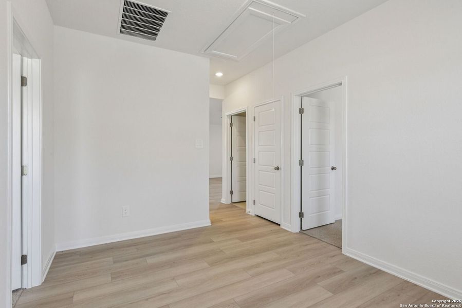 Spacious, unfurnished interior of a new home in Catalina, Converse (Image 38).