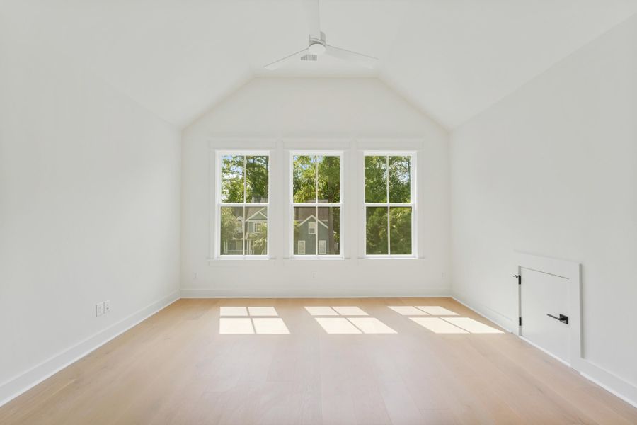 Spacious, unfurnished interior of a new home in , Hollywood (Image 39).