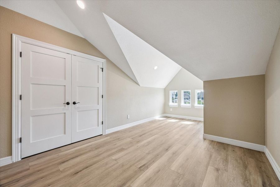 Spacious, unfurnished interior of a new home in , Kemah (Image 40).