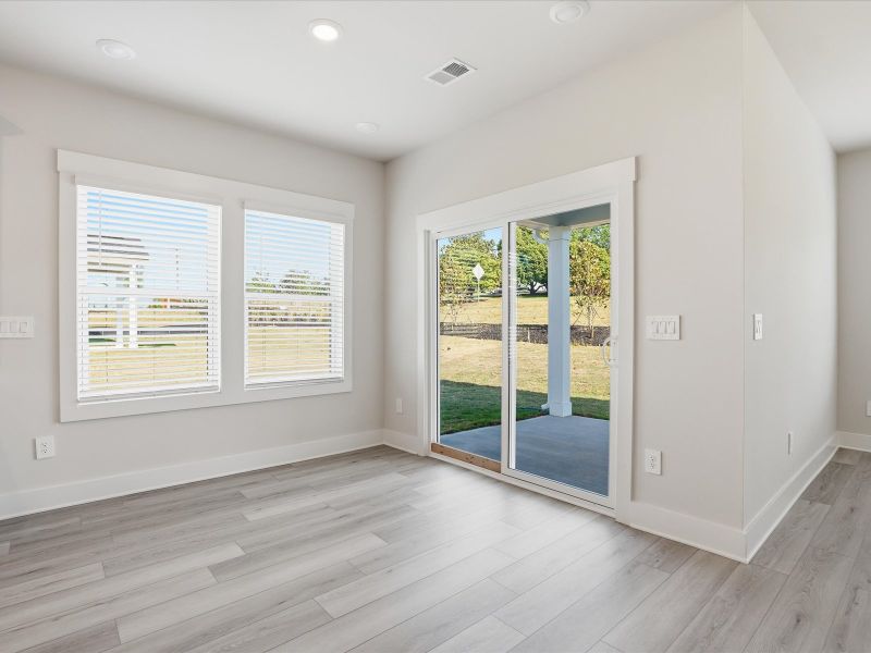 Spacious, unfurnished interior of a new home in Ashby Woods, Boiling Springs (Image 10).