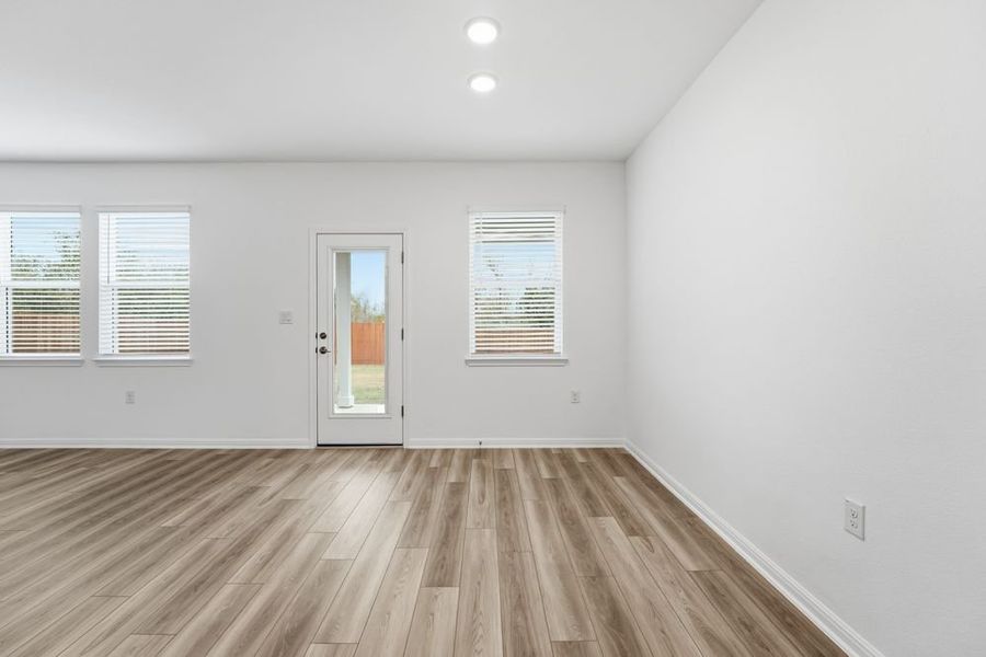 Spacious, unfurnished interior of a new home in Lisso 60s, Pflugerville (Image 12).