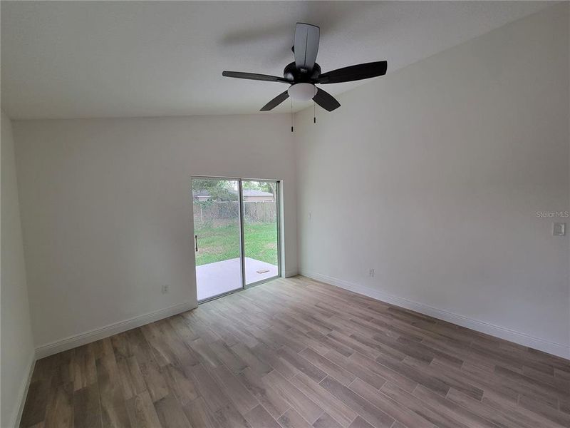 Spacious, unfurnished interior of a new home in , Orlando (Image 7).
