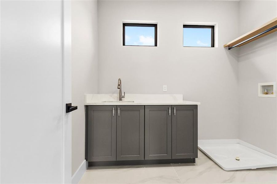 Furnished interior view inside a new home in , Orlando (Image 46).