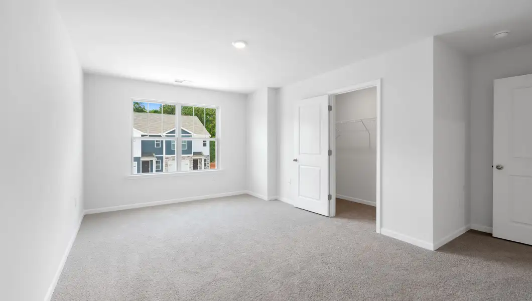 Spacious, unfurnished interior of a new home in Tanglewood Townes, Greenville (Image 16).