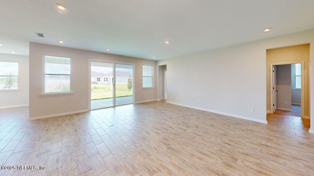 Spacious, unfurnished interior of a new home in Lakes at Bella Lago, Green Cove Springs (Image 11).