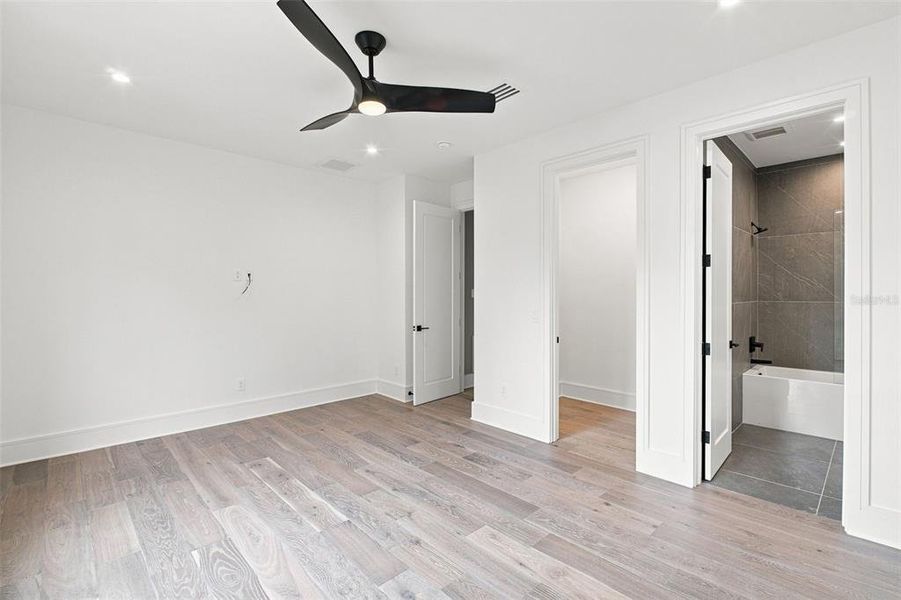 Spacious, unfurnished interior of a new home in , St. Petersburg (Image 20). Spacious, unfurnished interior of a new home in , St. Petersburg (Image 20).