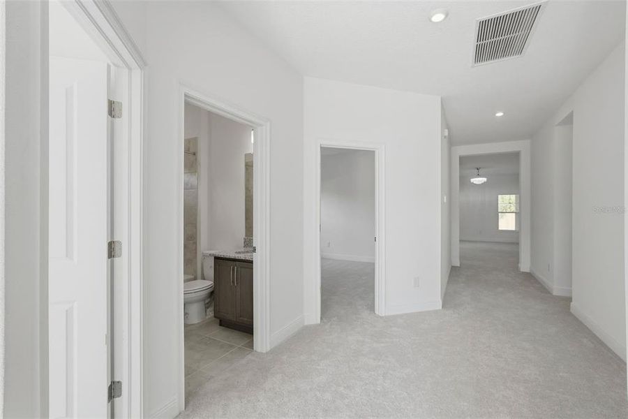 Spacious, unfurnished interior of a new home in , St. Petersburg (Image 15).