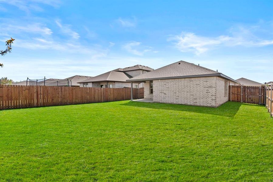 Exterior details and patio area of a home in Meadowbrook Estates, Cleburne (Image 4).