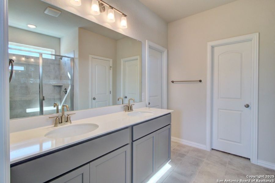 Furnished interior view inside a new home in Sunflower Ridge, New Braunfels (Image 4).