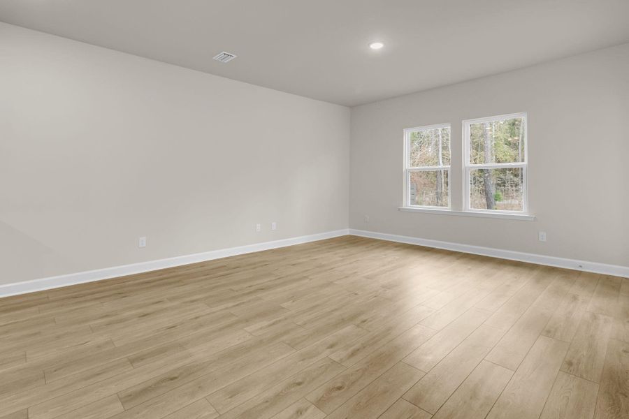 Spacious, unfurnished interior of a new home in , Summerville (Image 15).