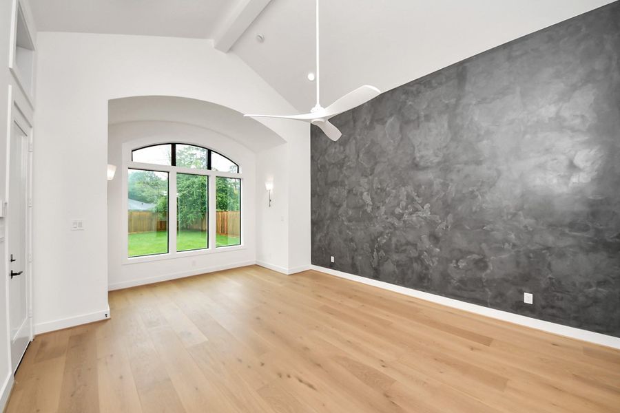 Spacious, unfurnished interior of a new home in , Houston (Image 9).