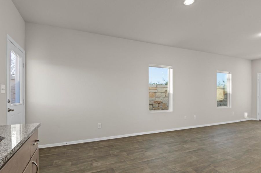 Spacious, unfurnished interior of a new home in Harvest Ridge, Elgin (Image 18).