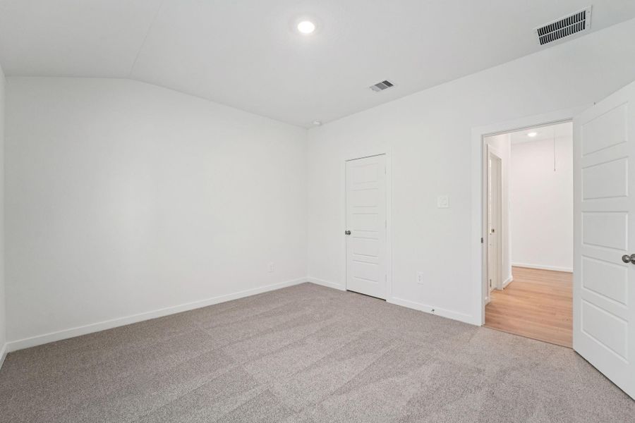 Spacious, unfurnished interior of a new home in Southwinds, Baytown (Image 28). Spacious, unfurnished interior of a new home in Southwinds, Baytown (Image 28).