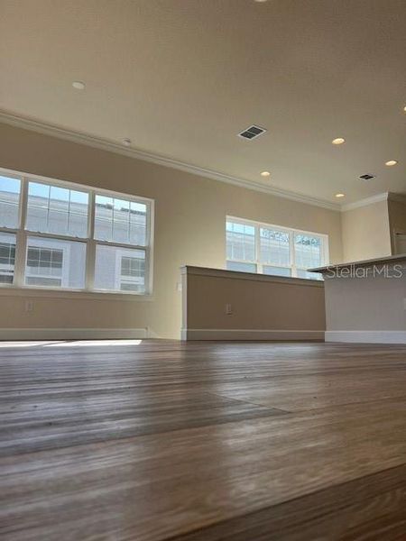 Spacious, unfurnished interior of a new home in , Tampa (Image 18).