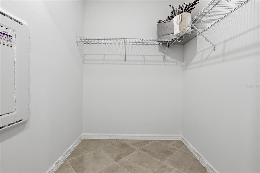 Spacious, unfurnished interior of a new home in Wellen Park Golf & Country Club, Venice (Image 19).