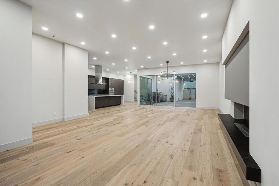 Spacious, unfurnished interior of a new home in , Houston (Image 34).