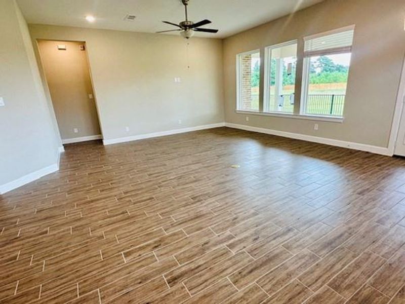 Big Living area with 10 ft ceilings and big windows!