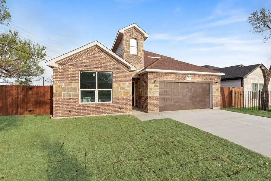 Front exterior of a new home in , Fort Worth, TX, highlighting curb appeal (Image 19).
