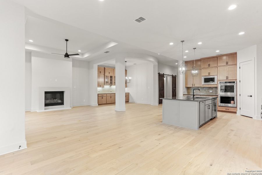 Spacious, unfurnished interior of a new home in Esperanza - 70', Boerne (Image 36).