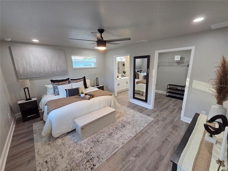 Furnished interior view inside a new home in , Plant City (Image 9).