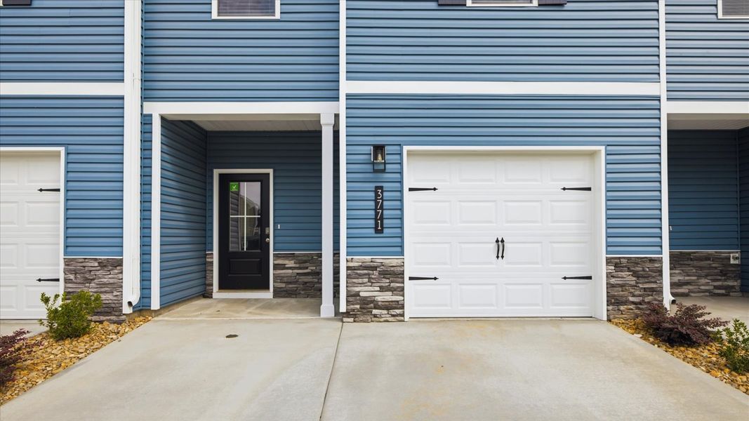 Exterior details and patio area of a home in Cherokee Crossing, Kodak (Image 2). Exterior details and patio area of a home in Cherokee Crossing, Kodak (Image 2).