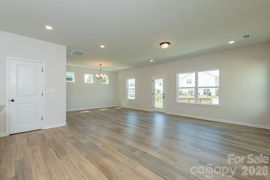Spacious, unfurnished interior of a new home in Sunset Meadows, Charlotte (Image 14).