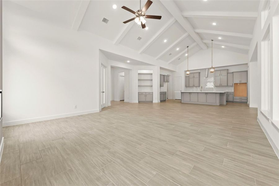 Spacious, unfurnished interior of a new home in Kresston - 65', Montgomery (Image 12).