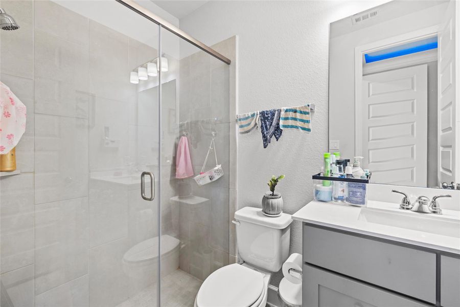 Furnished interior view inside a new home in Fulbrook On Fulshear Creek 60', Fulshear (Image 29). Furnished interior view inside a new home in Fulbrook On Fulshear Creek 60', Fulshear (Image 29).