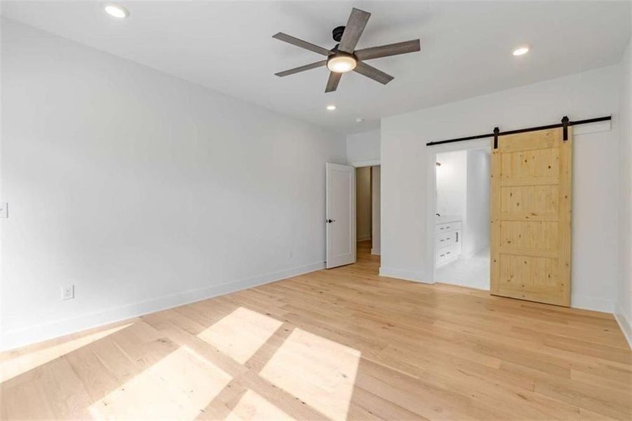 Spacious, unfurnished interior of a new home in , Gainesville (Image 37).