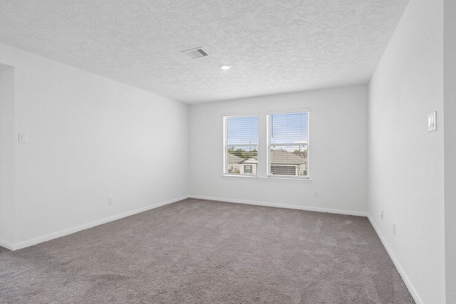 Spacious, unfurnished interior of a new home in Sunset Grove South, Hitchcock (Image 8).