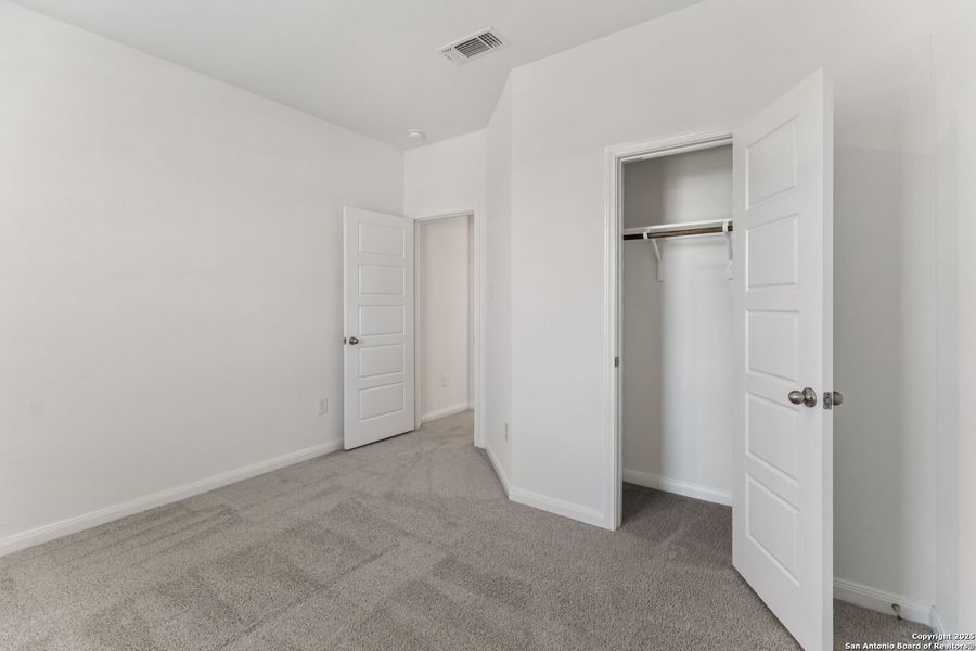 Spacious, unfurnished interior of a new home in Rhine Valley, Schertz (Image 43).