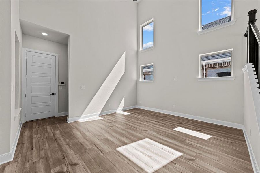 Spacious, unfurnished interior of a new home in Mantua Point Gardens, Van Alstyne (Image 16).