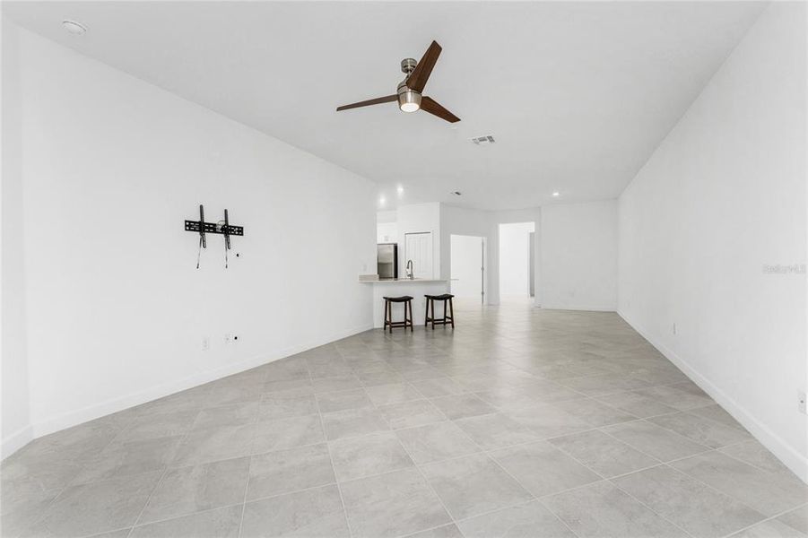 Spacious, unfurnished interior of a new home in , Englewood (Image 35).
