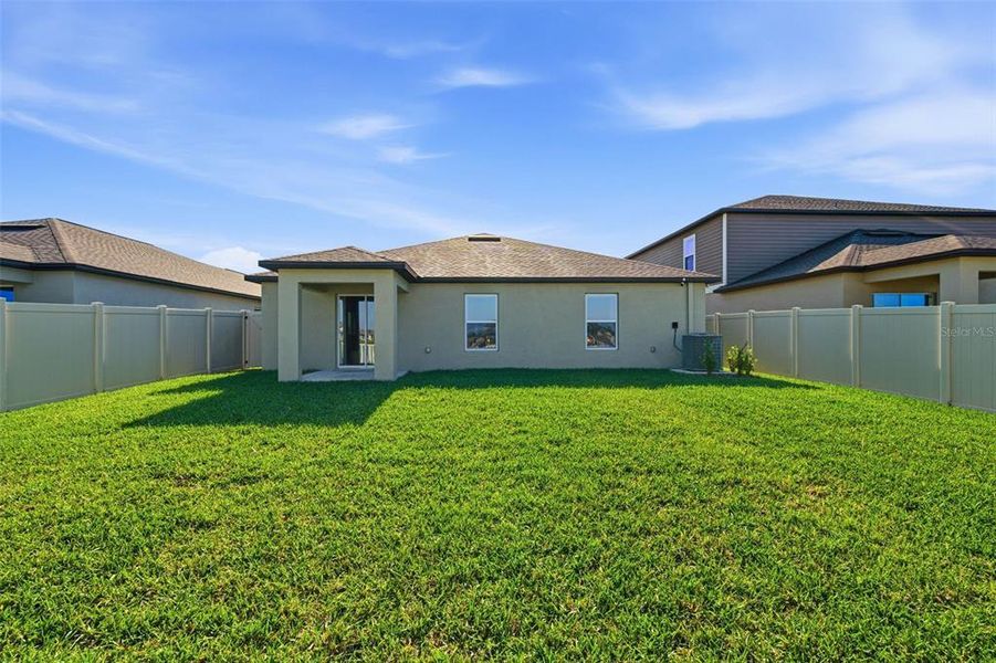 Exterior details and patio area of a home in North Park Isle, Plant City (Image 4).