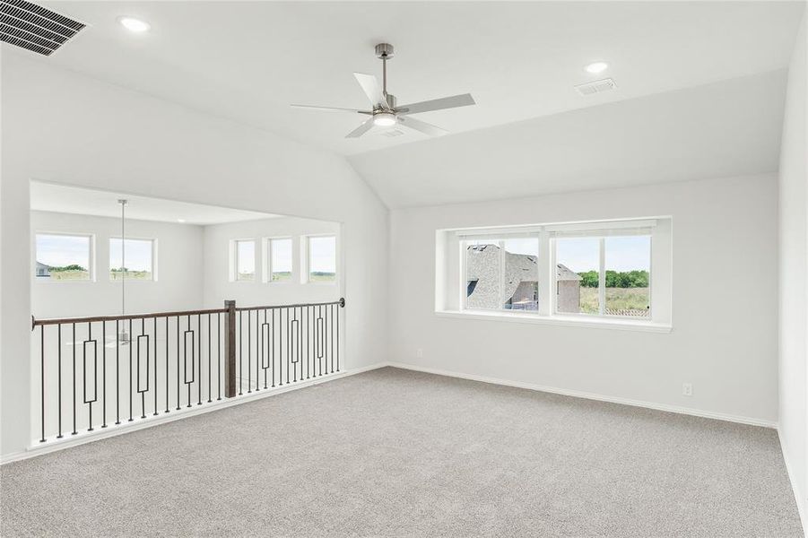 Spacious, unfurnished interior of a new home in Chaparral Park, Oak Point (Image 28). Spacious, unfurnished interior of a new home in Chaparral Park, Oak Point (Image 28).