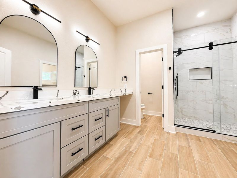 Primary Bathroom - 3rd Floor