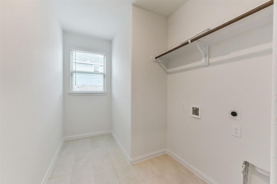 Spacious, unfurnished interior of a new home in Anderson Lakes, Houston (Image 35).