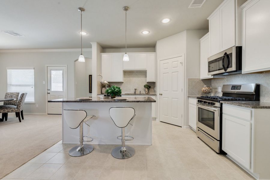 Representative furnished interior of a home built from the Floor Plan 1754 by Colina Homes in Grand Magnolia, Magnolia (Image 30). Representative furnished interior of a home built from the Floor Plan 1754 by Colina Homes in Grand Magnolia, Magnolia (Image 30).