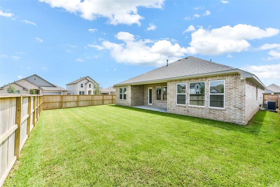 Front exterior of a new home in Sierra Vista, Rosharon, TX, highlighting curb appeal (Image 21).