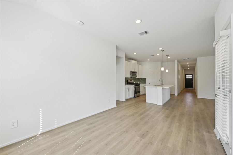 Photo is not of the actual home, but is an inspirational photo of builder’s model home and may depict options, furnishings, and/or decorator features that are not included Photo is not of the actual home, but is an inspirational photo of builder’s model home and may depict options, furnishings, and/or decorator features that are not included