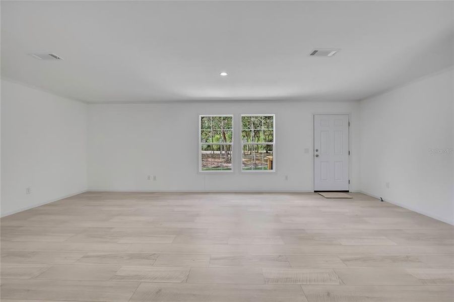 Spacious, unfurnished interior of a new home in , Homosassa (Image 37).