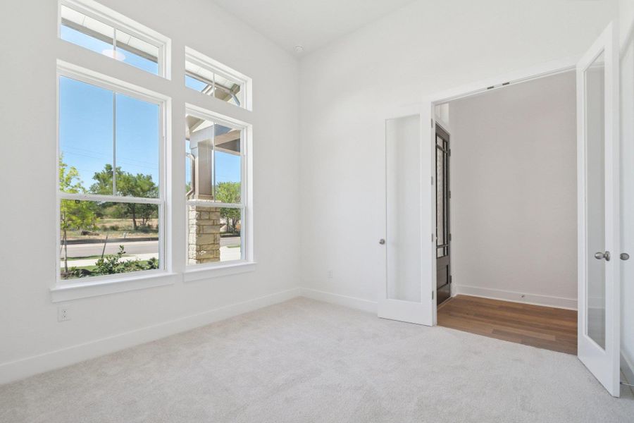 Spacious, unfurnished interior of a new home in Persimmon, Buda (Image 34).
